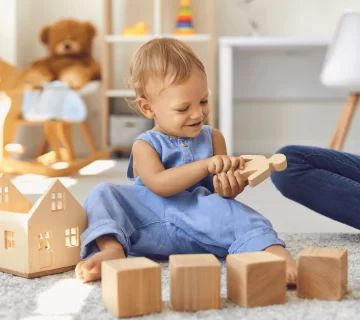 أهمية العلاج الطبيعي في تحسين المهارات الحركية الدقيقة للأطفال