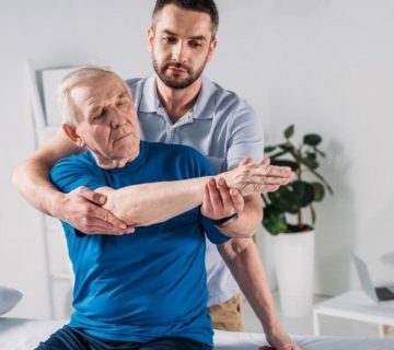 كيف يمكن للعلاج الطبيعي أن يغير حياتك دليل شامل للتعافي والشفاء