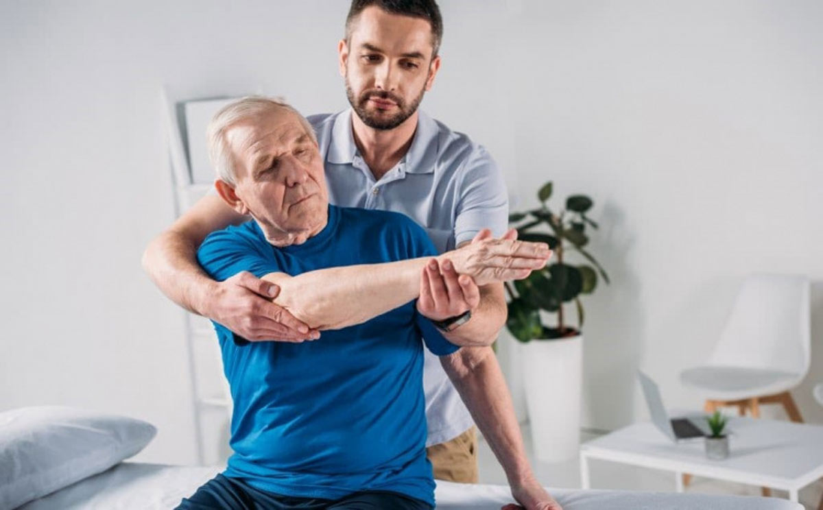 كيف يمكن للعلاج الطبيعي أن يغير حياتك دليل شامل للتعافي والشفاء