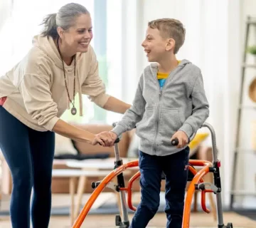 تمارين العلاج الطبيعي للأطفال المصابين بضمور العضلات