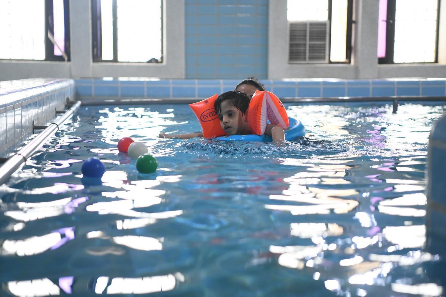 إعادة التأهيل بالماء كيفية تطبيق العلاج المائي لمرضى الشلل الدماغي