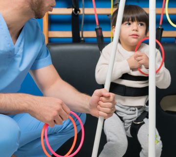 التدخل المبكر في علاج وتأهيل الأطفال